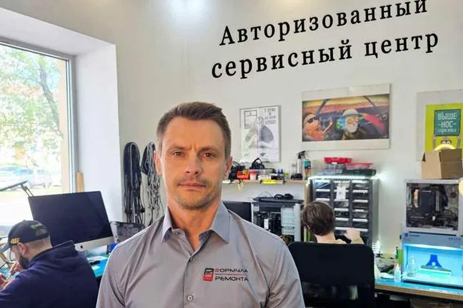 Александр, директор сервисного центра «Формула Ремонта», в мастерской